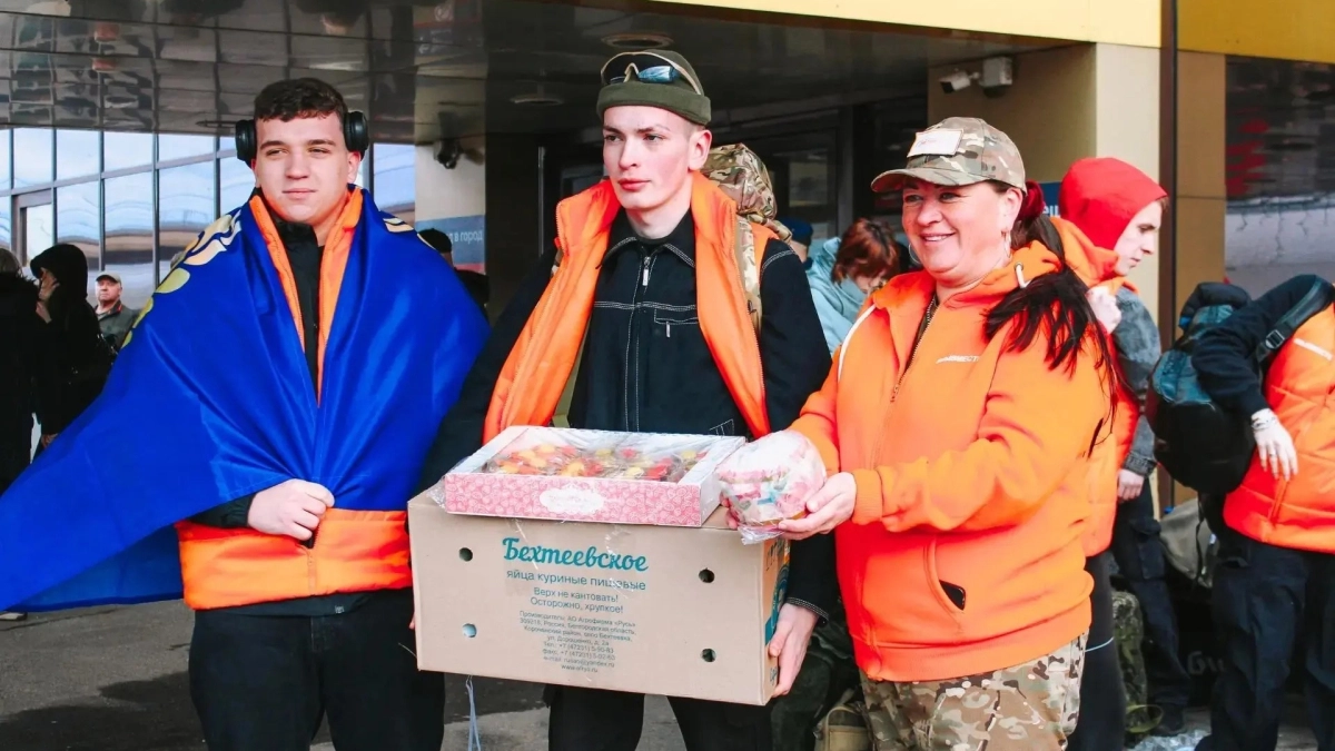 12 добровольцев из Ярославля отправились в Курск