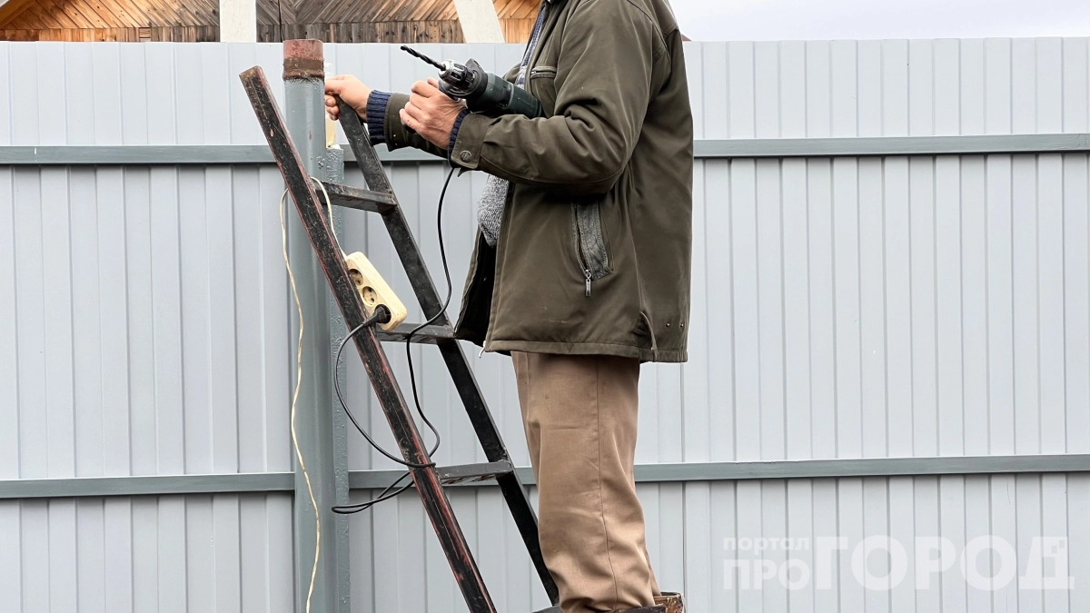 Поликарбонат — прошлый век: делаю забор из нового материала — в 10 раз дешевле, не трещит и не гнётся