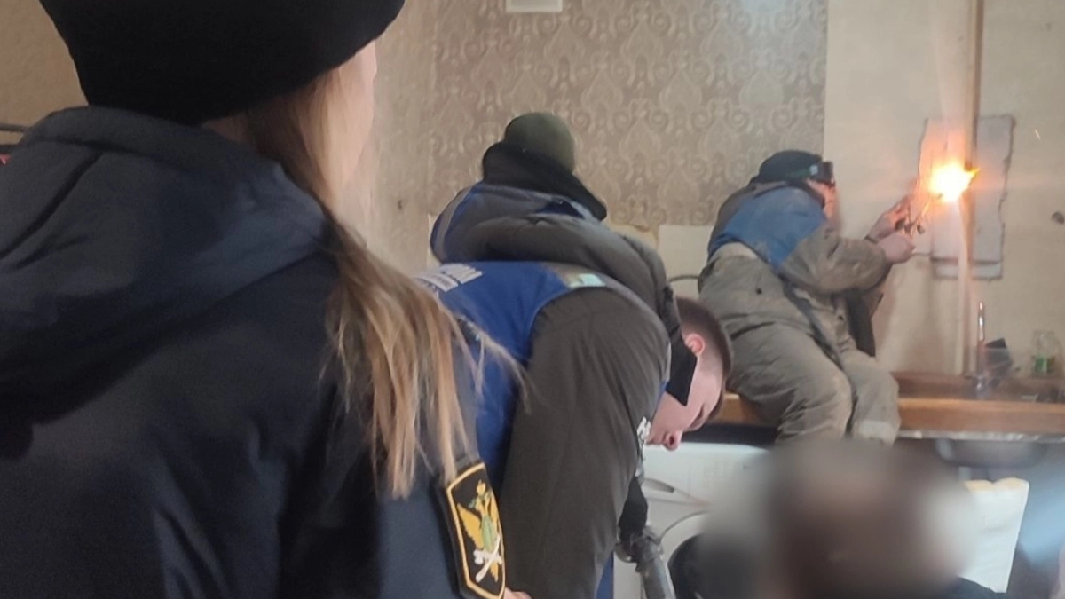 Приставы нашли хитрый способ добраться до должника с судимостью и перекрыть ему газ в многоэтажке Углича