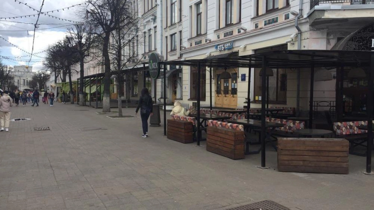 Веранды в центре Ярославля освободили от платы до октября