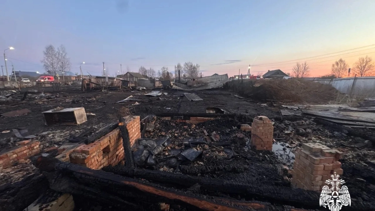 Два человека погибли в пожаре под Ярославлем