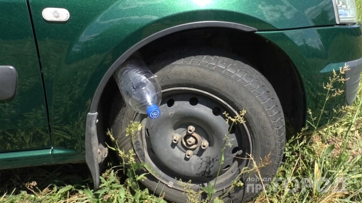 Попадается каждый второй: кто и зачем кладет пластиковую бутылку под колесо авто - умная схема мошенников 