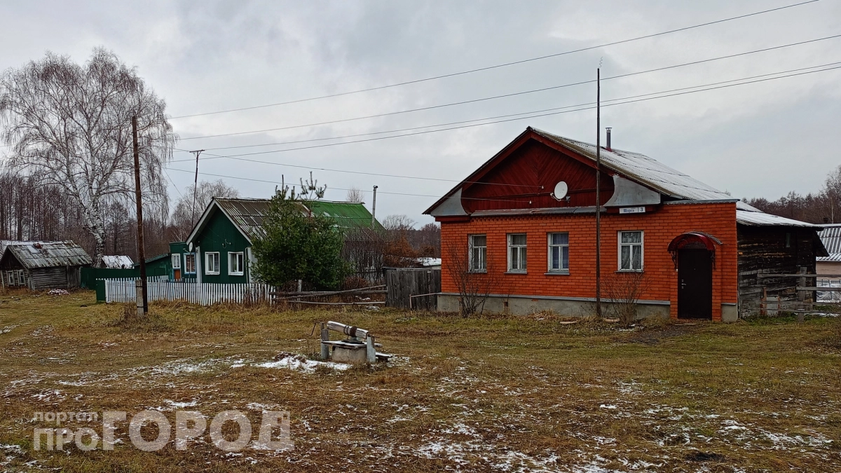 Забудьте про сайдинг: старый дом обновили за 3 000 рублей — не тратьте сотни тысяч на фасад