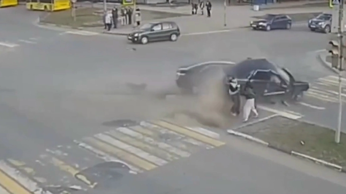  Голая девушка в Брагино и авария в Тутаеве: обзор что произошло в области за неделю 