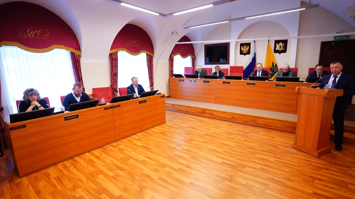 Михаил Евраев отчитался перед областной Думой о работе регионального правительства за 2025 год