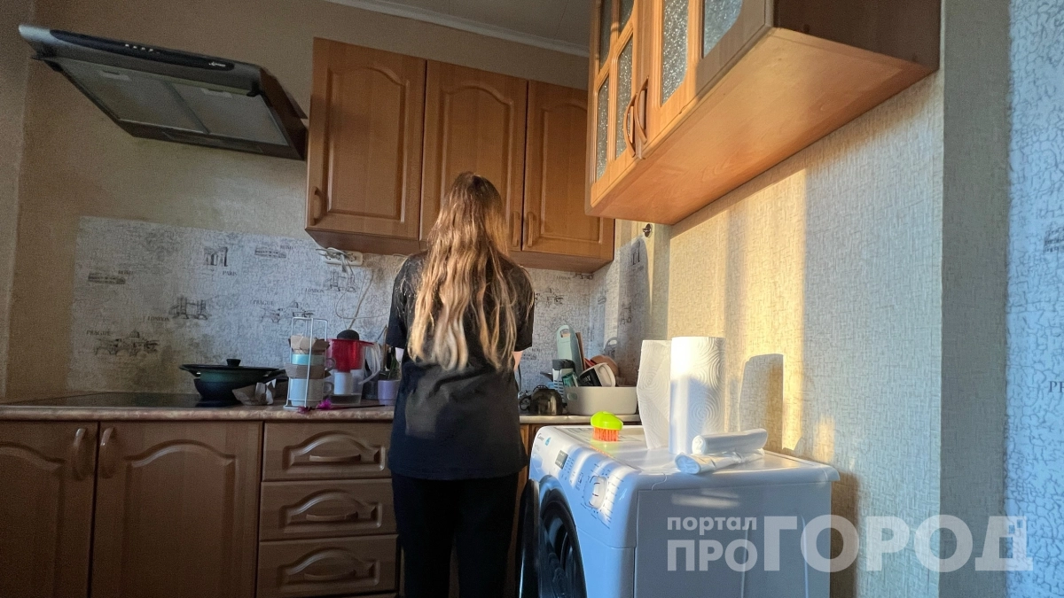 Протираю кухонные шкафы растительным маслом и забываю о налёте: неожиданный лайфхак для идеальной чистоты