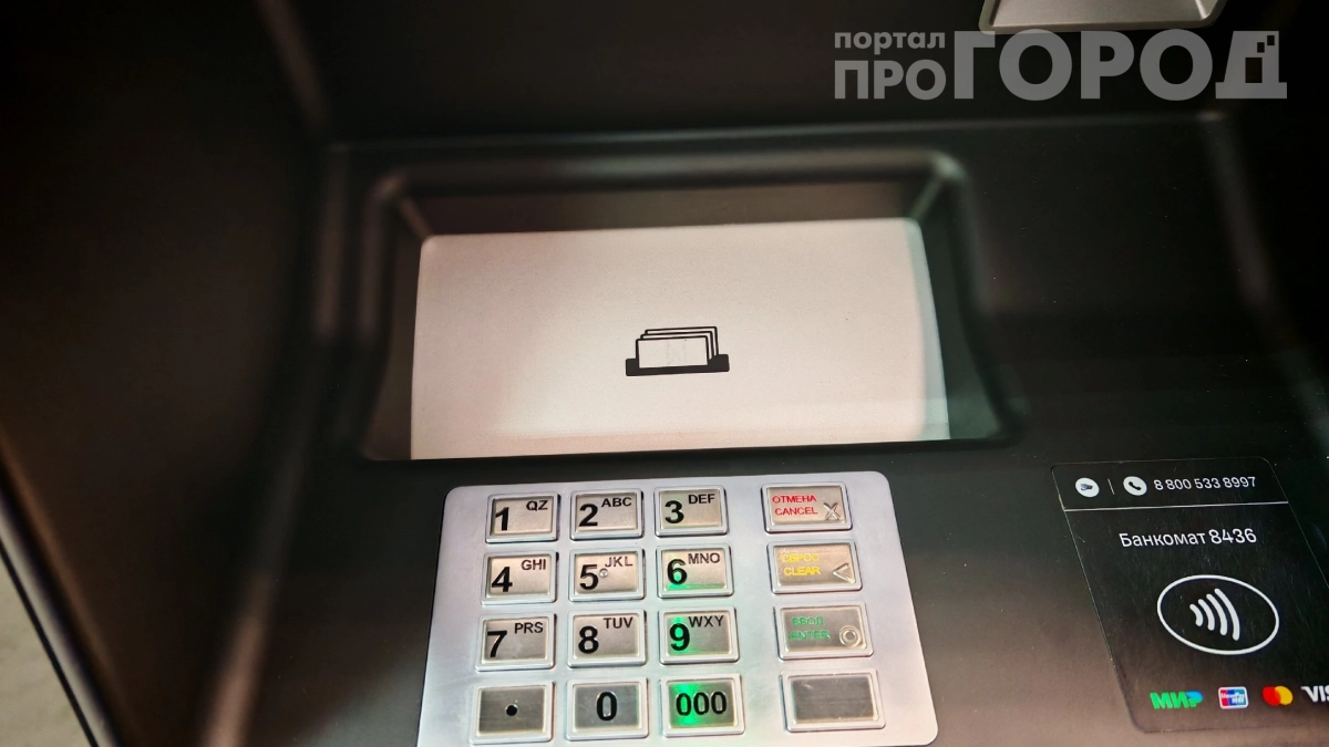 Деньги теперь хранить только под подушкой: почему россияне массово отказываются от вкладов