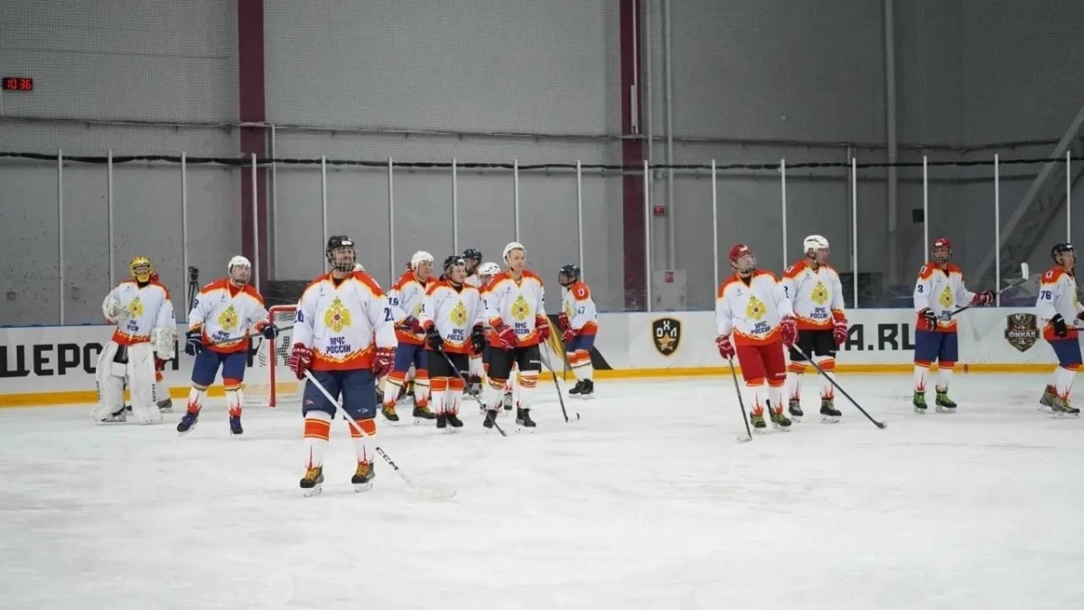 Ярославль впервые принял финал Офицерской хоккейной лиги: 14 команд на льду
