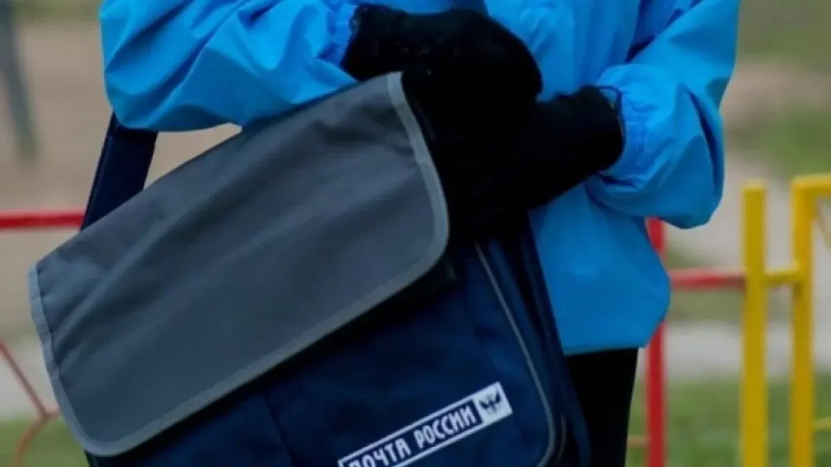 Лодка, велосипед и сани: почтальон с острова победила в региональном конкурсе