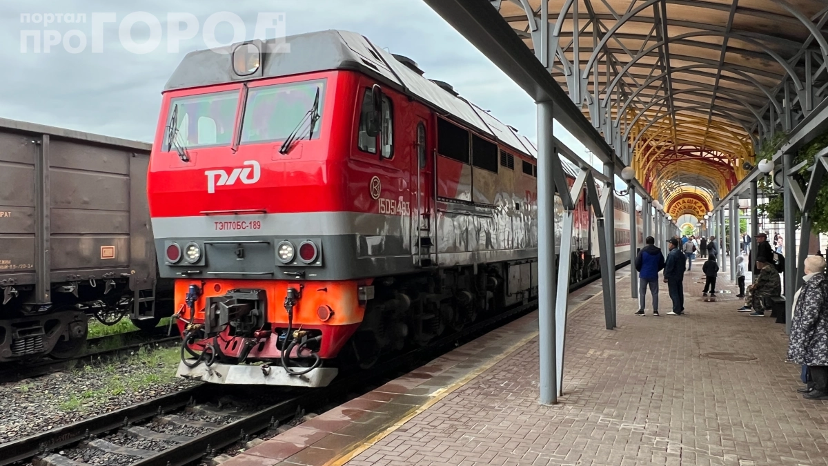 Бабушка обманула всех у кассы РЖД: обещала спросить, а купила кучу билетов — что было дальше