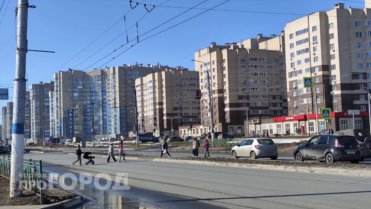 Доверие лопнуло: заморозка вкладов в 2025 году заставила людей снимать деньги даже с льготных ставок