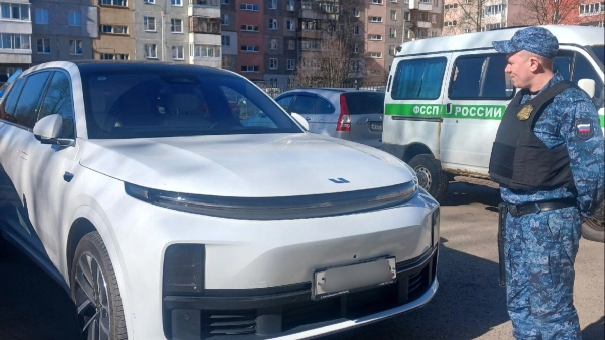 Ярославна чуть не лишилась иномарки за долг в 5,5 миллиона рублей