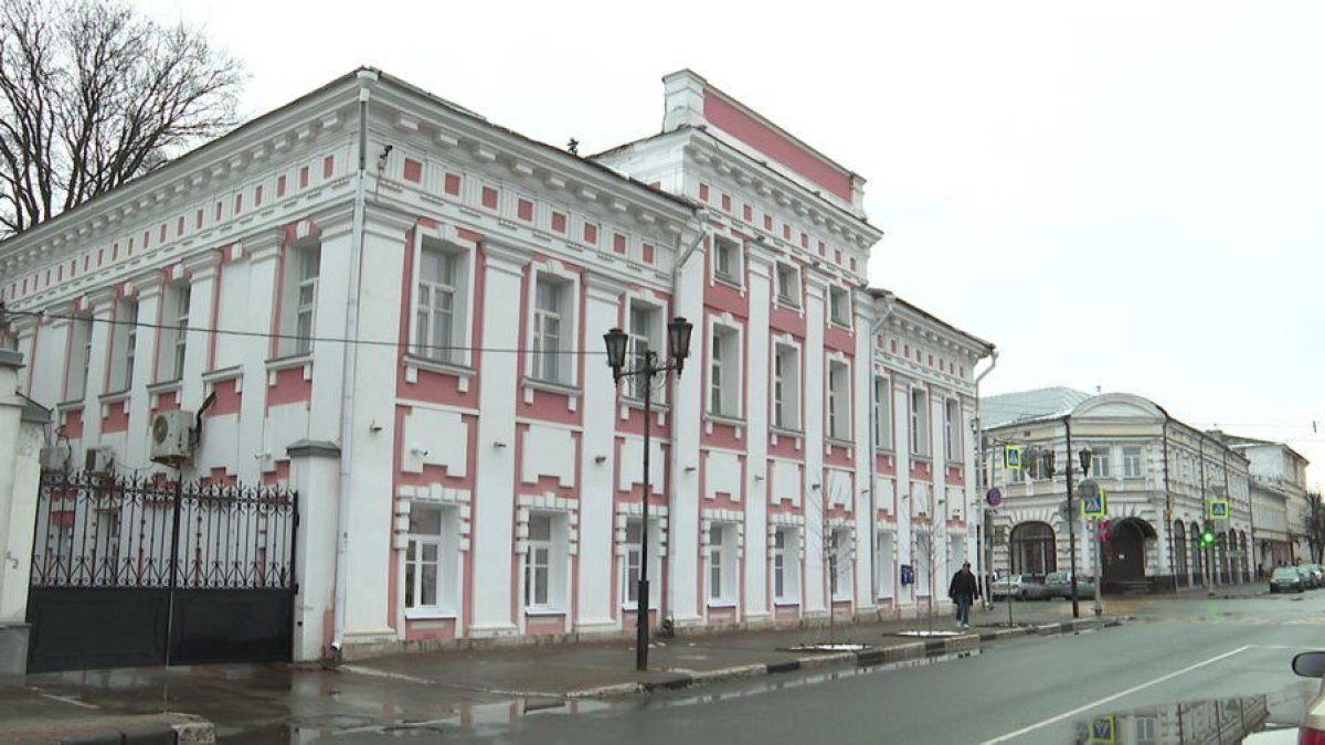 В Ярославле аварийная кровля дома на Рыкачева стала чрезвычайной ситуацией