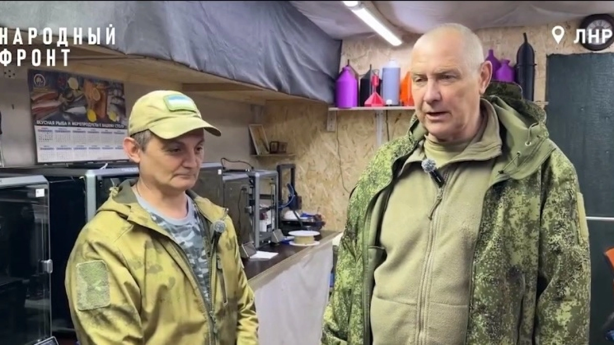 Работают ночь и день: отец и сын выпускают катушки для "невидимых" помощников для ярославского подразделения на фронте