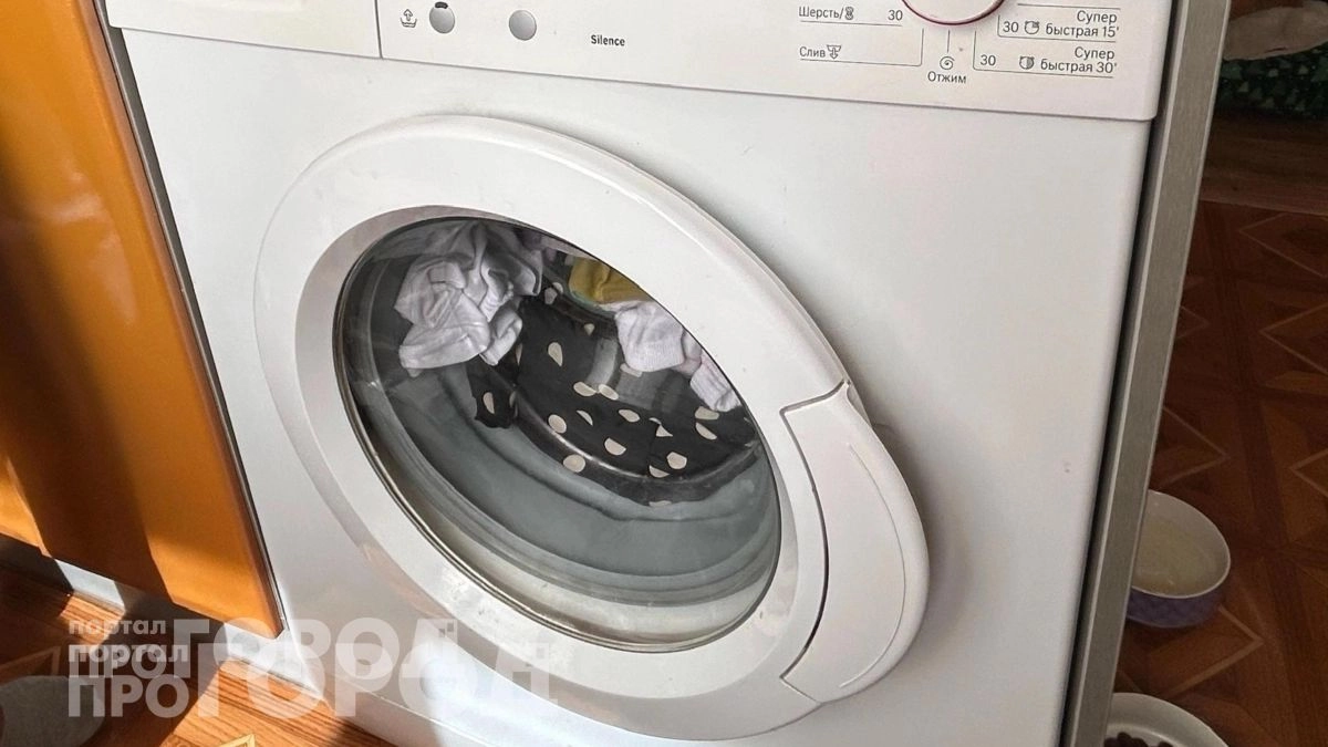 Хватит терпеть скачки стиральной машины: достаточно подтянуть один скрытый винт и вибрация исчезнет навсегда