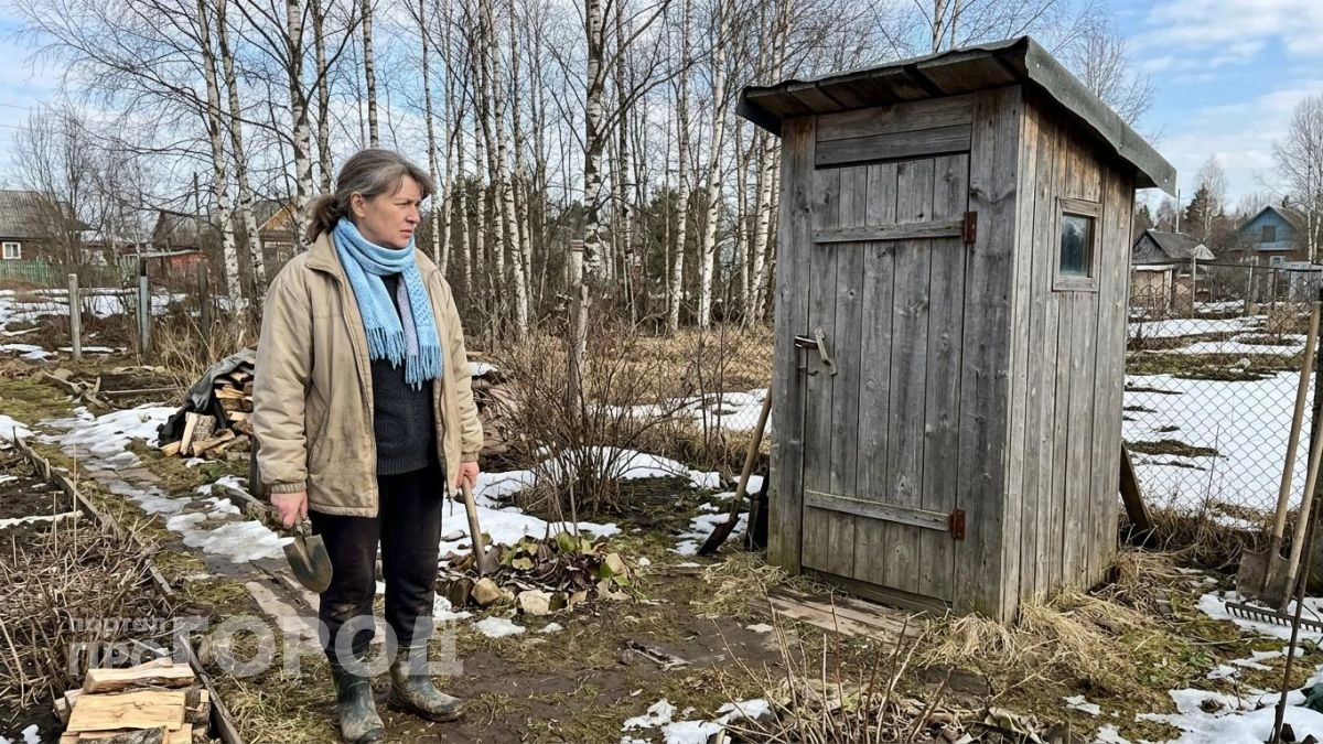 Забудьте про хлорку в дачном туалете: достаточно горсти простой смеси чтобы навсегда забыть о резком запахе