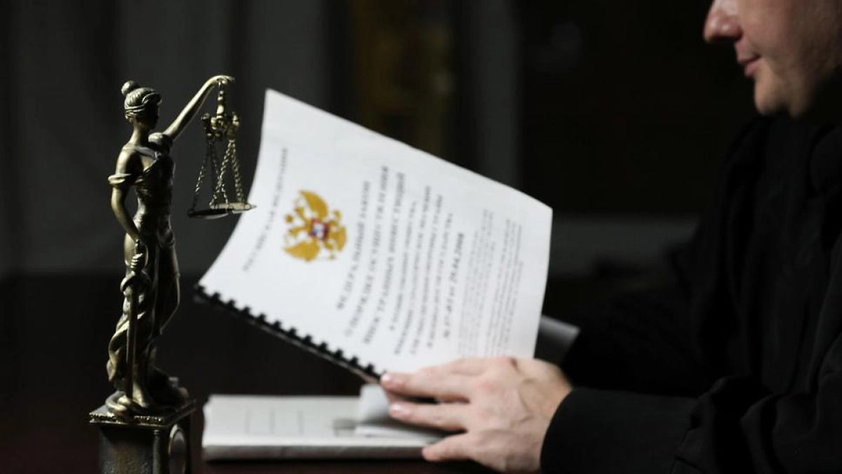 В Ярославле признали незаконной световую рекламу пивного магазина на асфальте