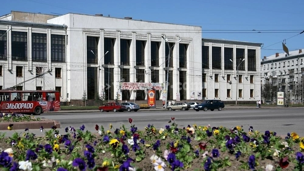 ДК Добрынина в Ярославле возвращается к жизни: монтируют сигнализацию и противопожарные шторы