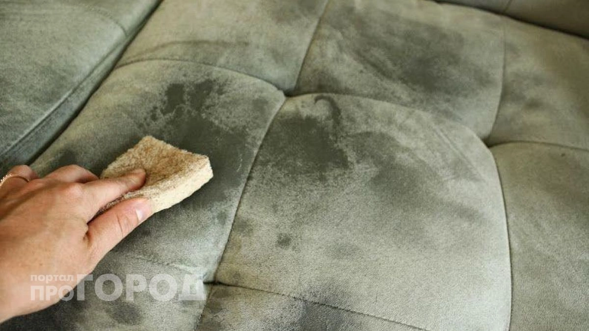 Выкинула дорогие средства для мебели: смешиваю эти два ингредиента и очищаю любой диван до блеска за копейки