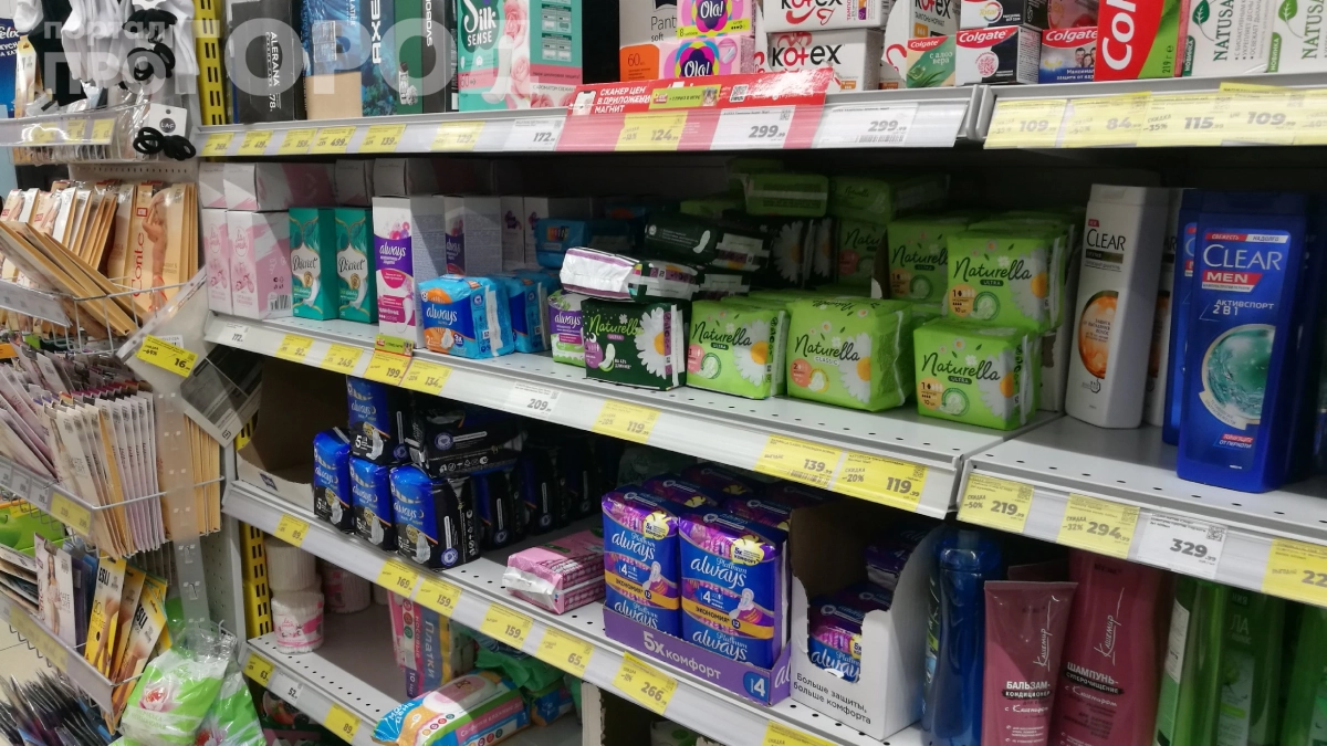 Женские прокладки в мужских ботинках: делаю так уже полгода — избавился от запаха в обуви раз и навсегда