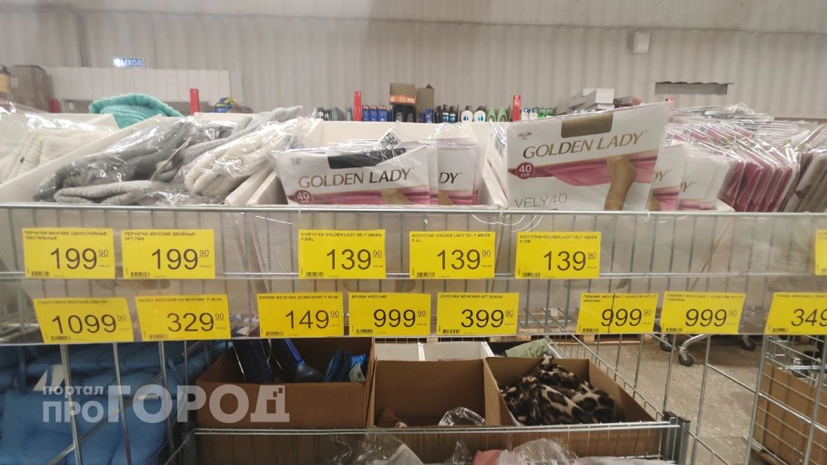 Почему опытные водители возят в багажнике женские колготки: спасает в глухом лесу