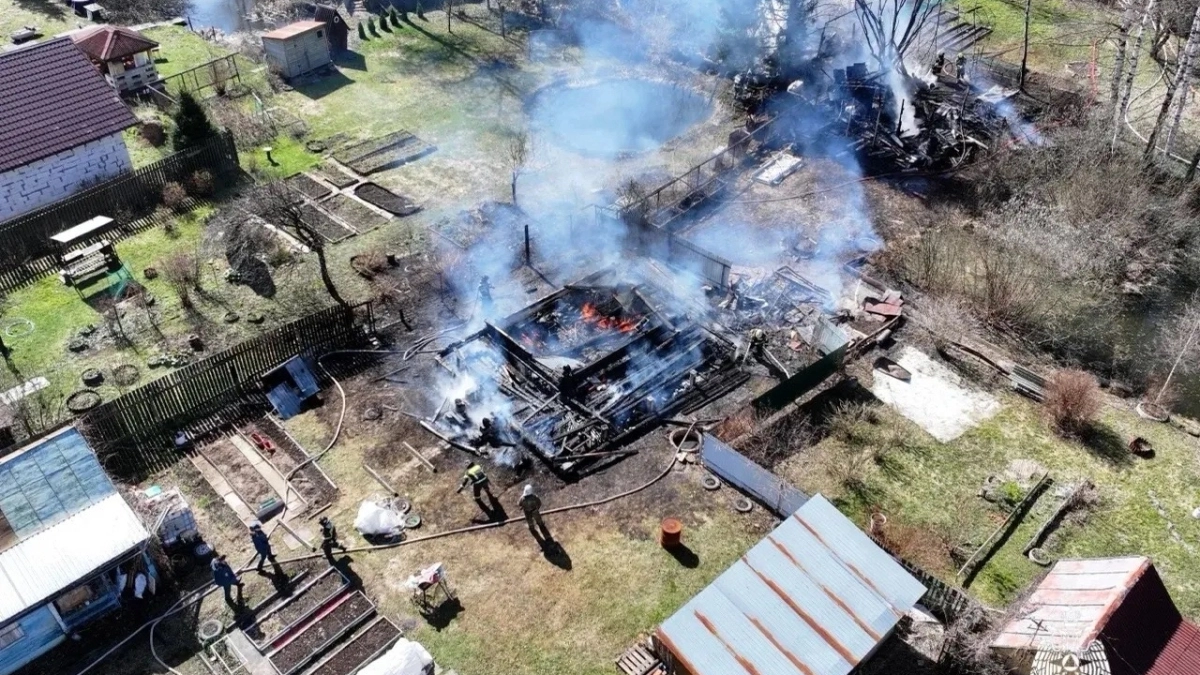 Все вспыхнуло за минуты: пожар уничтожил две дачи в ярославском СНТ