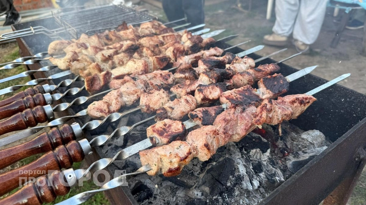 Ваш шашлык всегда получается сухим из-за одной ошибки: мастер раскрыл секрет правильной прожарки мяса