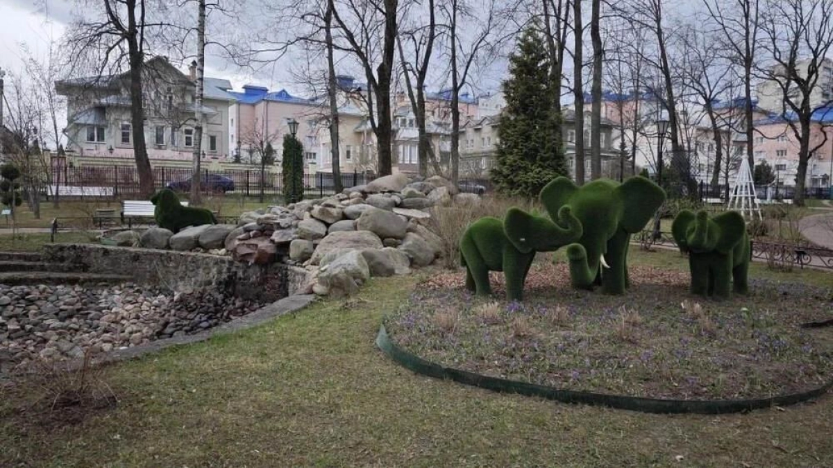 Карякинский сад в Рыбинске открылся после зимы с обновлённым гротом и фонтаном