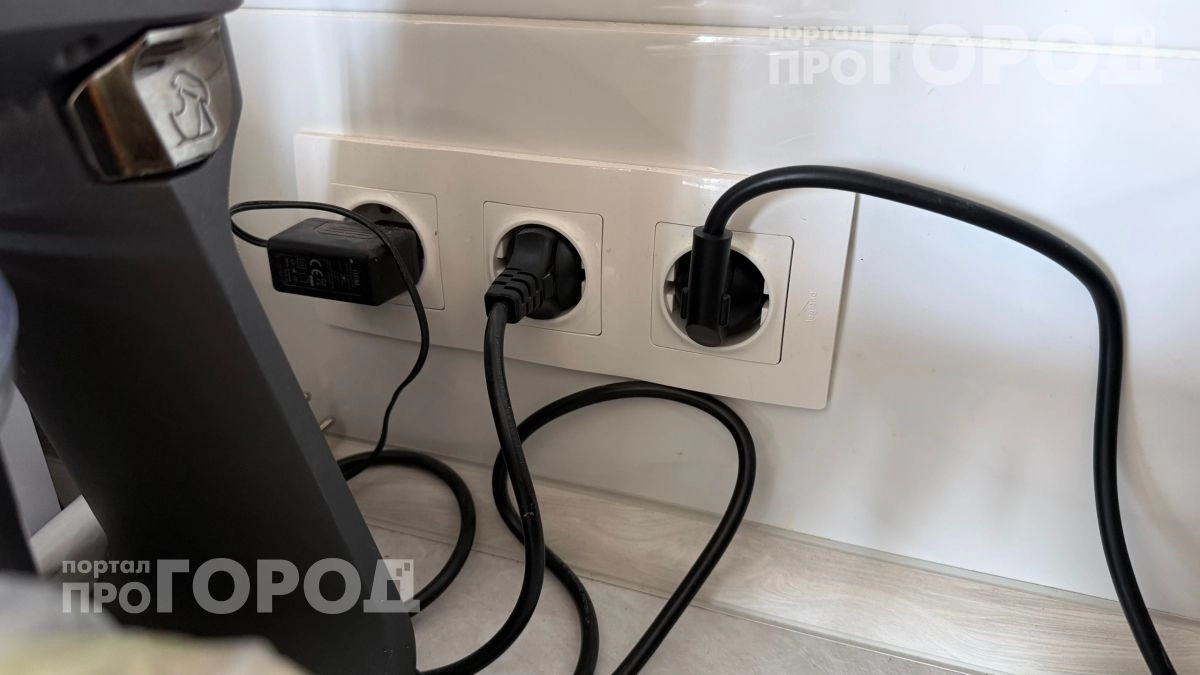 Рискуете остаться без жилья: список бытовых приборов, которые опасно включать в одну розетку одновременно