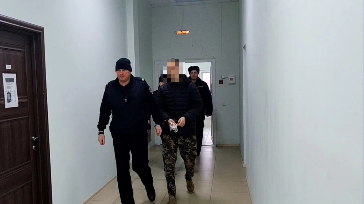 Балкон как проходной двор: в Борисоглебском районе молодой вор залез к пенсионеру за алкоголем и доигрался до суда