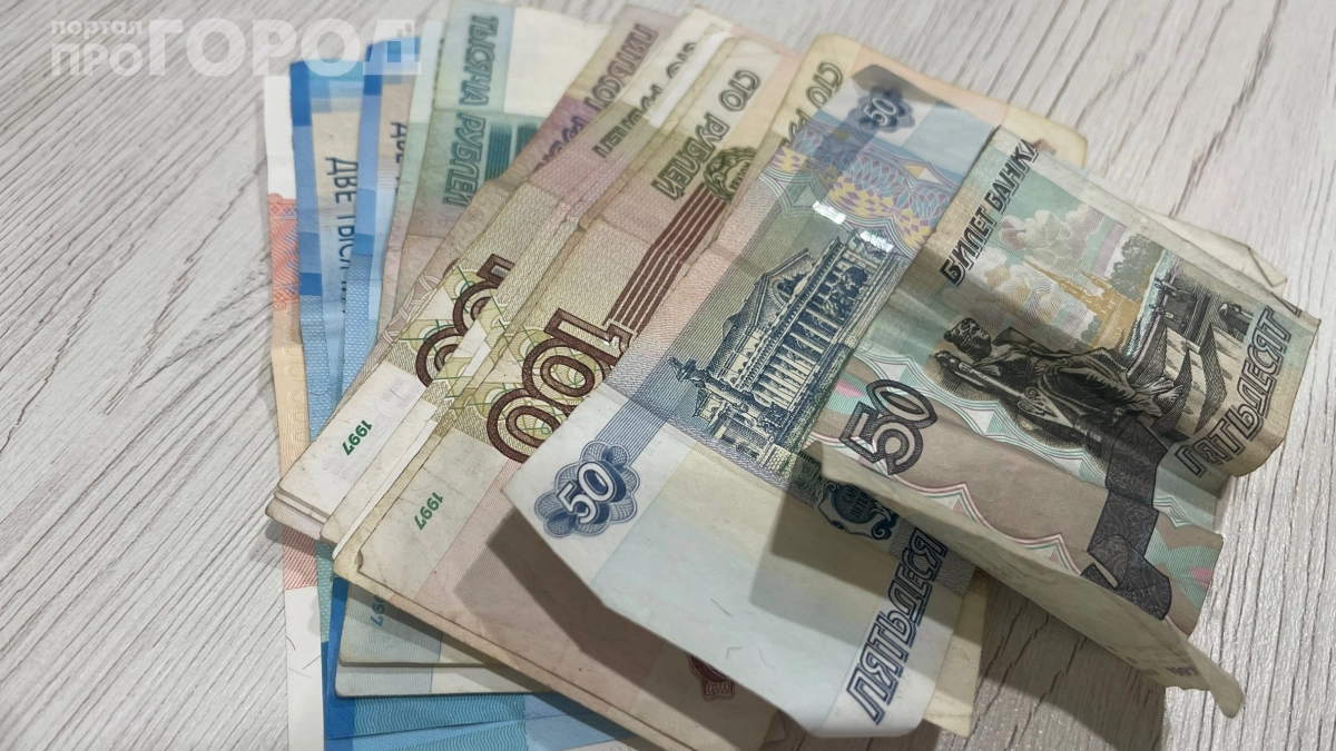 Пенсионерам посоветовали снять наличные до мая: почему банки могут подвести в праздники