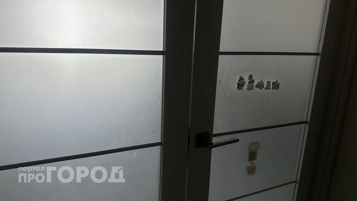 Стеклянные двери ни в коем случае не устанавливайте дома: дизайнер объяснил, чем это обернется, особенно в новостройках 