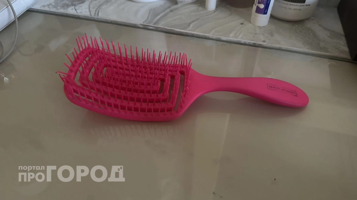 Вы всю жизнь расчесываетесь неверно: запомните раз и навсегда, как надо, чтобы не повыпадали волосы к 40 годам