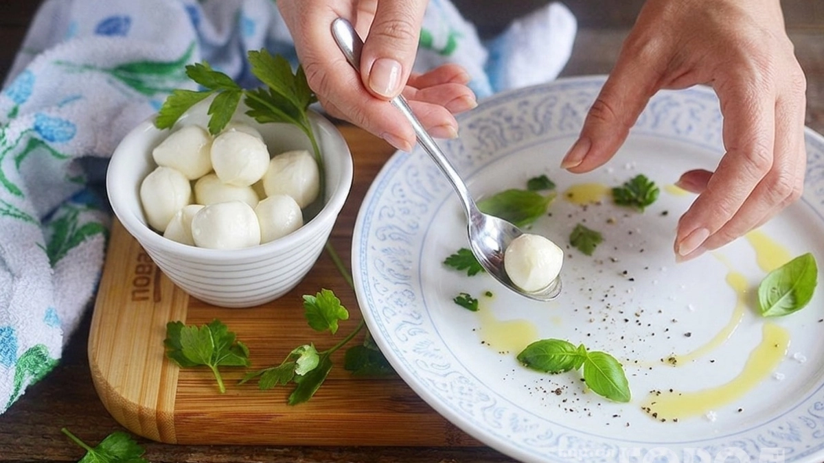 На химозные сыры в магазинах деньги не трачу: делаю домашнюю Моцареллу из 3 л молока - на выходе 1 кг сырных шариков