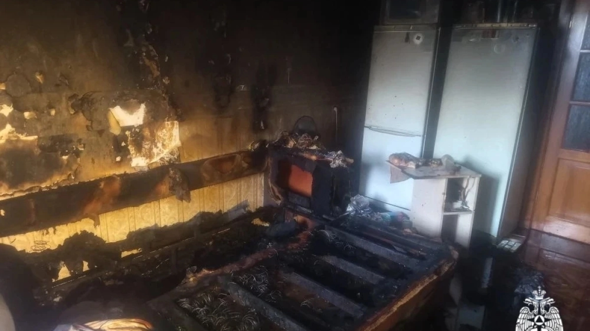 Коварная розетка подожгла квартиру на 1-й Тормозной и выгнала 20 жильцов