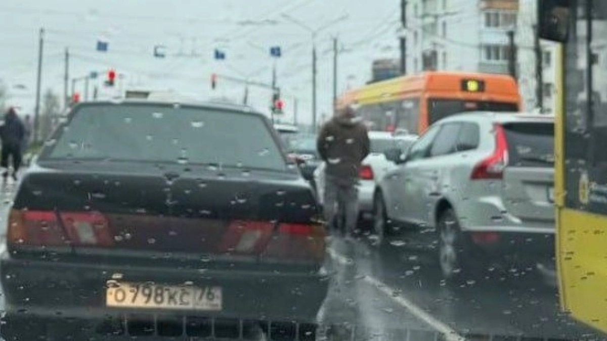 Из-атаки БПЛА в Ярославле перекрыли Московский проспект