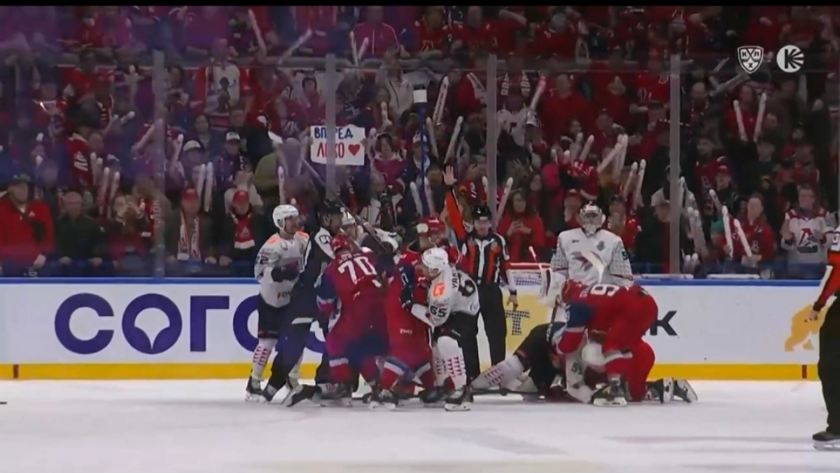 Гол игрока «Локомотива» привел к массовой драке на льду