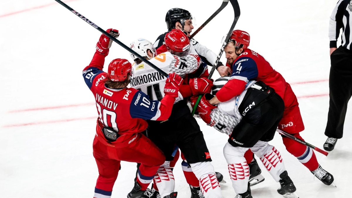 КХЛ оштрафовала главных тренеров «Локомотива» и «Авангарда» за массовую драку, вратаря омичей – за непристойный жест