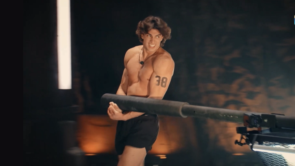 Ярославец плачет, но слышит голос отца: Пётр Карпов вылетает из «Титанов» под крики с трибун «Я тобой горжусь!»