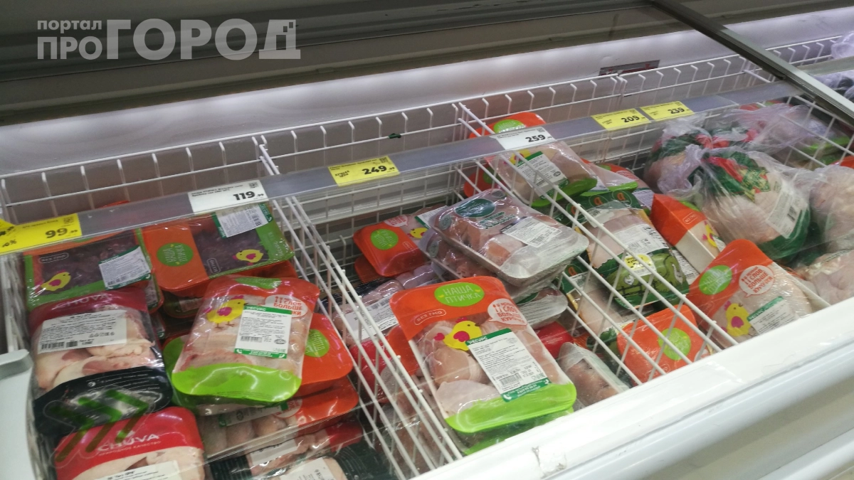 Жёлтая курица — обман на прилавке: что на самом деле скрывается за «деревенским» цветом