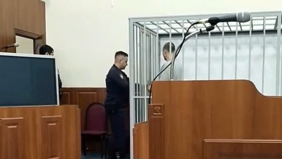 Вышел за хлебом — попал под нож: в Ярославле прохожего изрезали во дворе