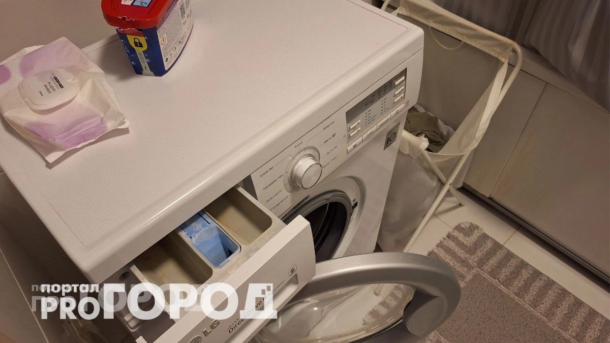 Перестала покупать отбеливатели: один копеечный пакетик в барабане возвращает вещам первозданную чистоту