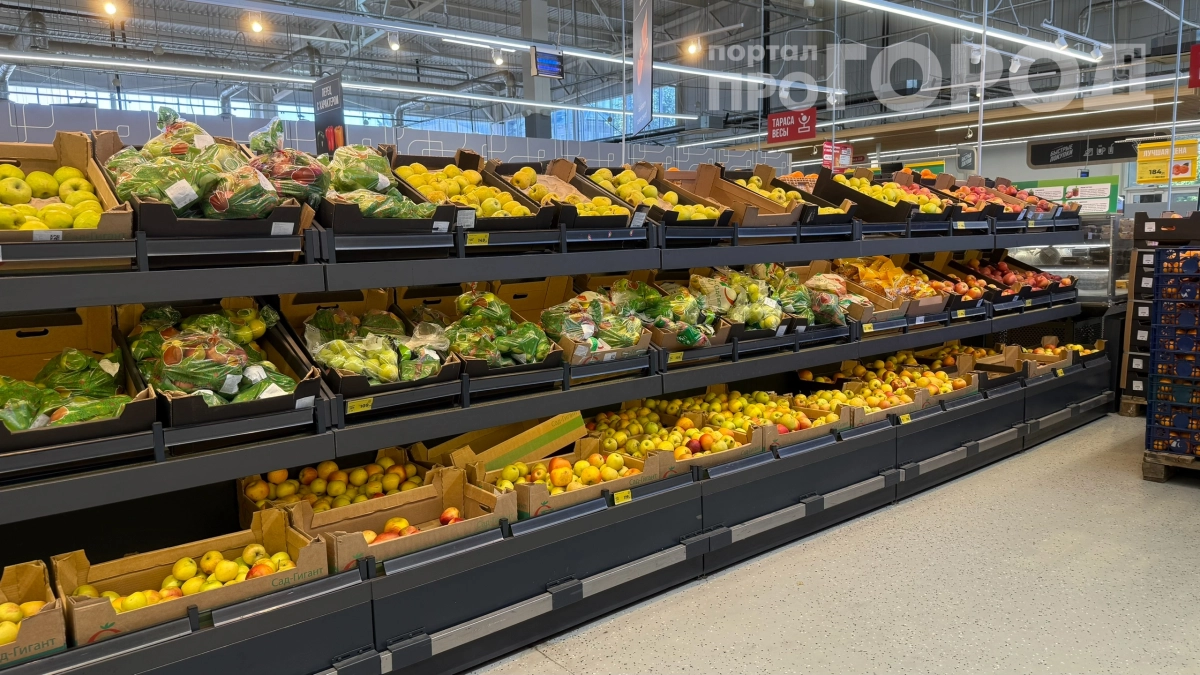 Что за пакетики таскают продавцы из ящиков с бананами: раскрыт секрет супермаркетов — забирайте, если увидите