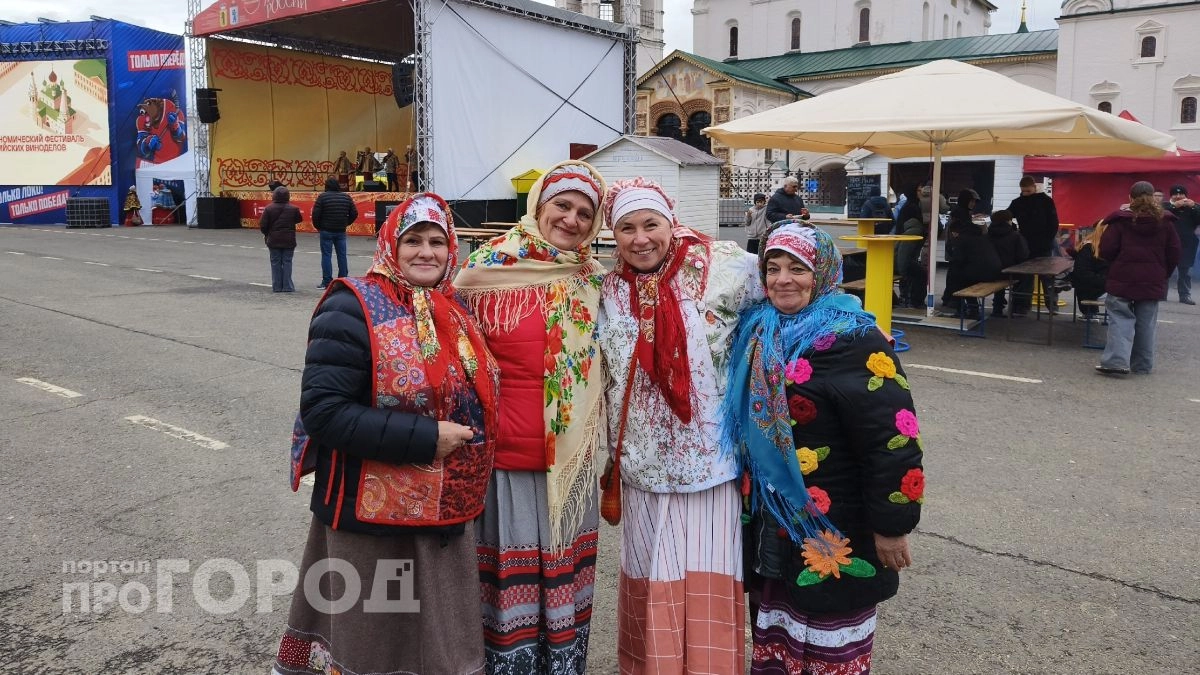 Живая музыка, вино и шашлык: в центре Ярославля заработал гастрономический фестиваль