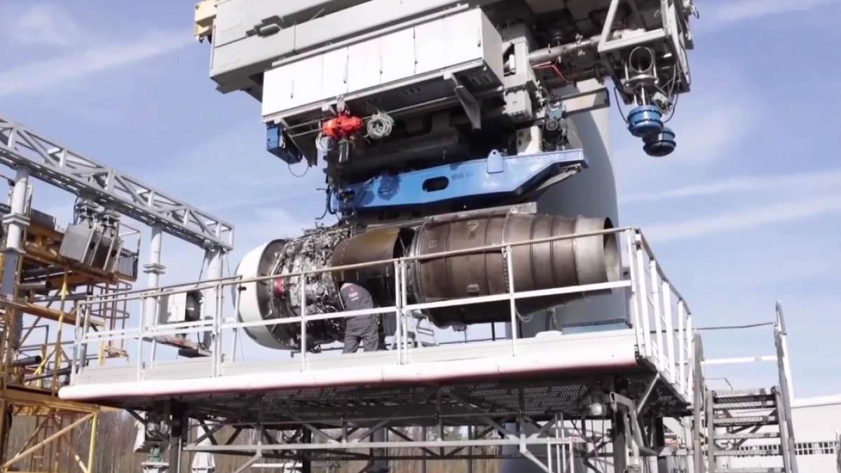 Двигатель ПД-8 выдержал град со скоростью 240 м/с — металл бы не устоял