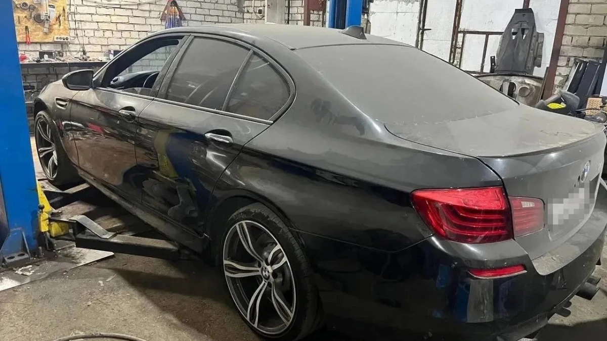 Хотел объехать алкотестер, но въехал в уголовное дело: у ярославца арестовали BMW М5
