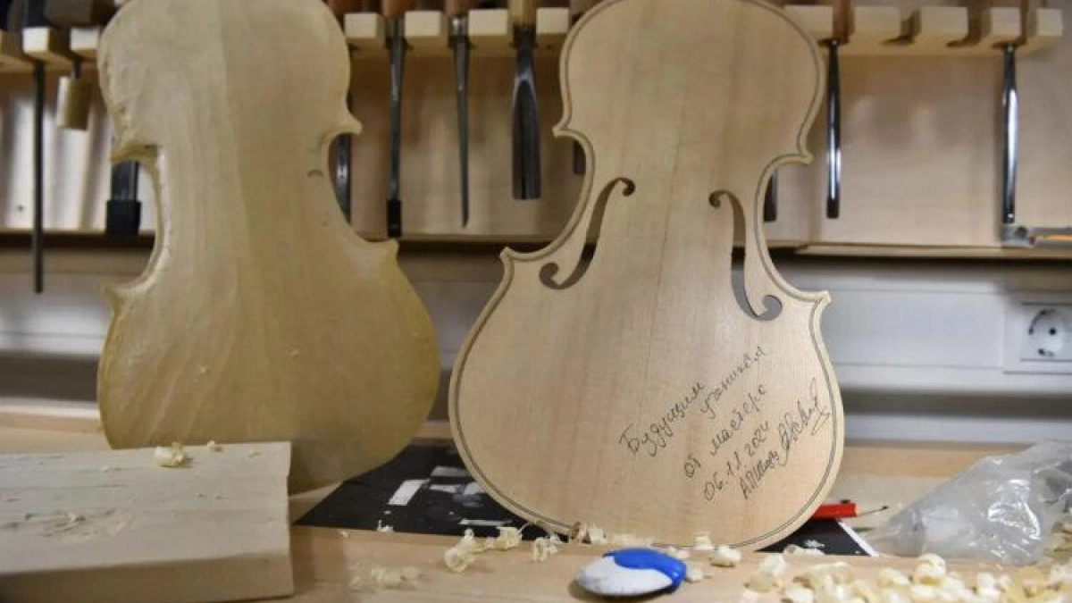 Полпред президента посетил единственную в России школу скрипичных мастеров