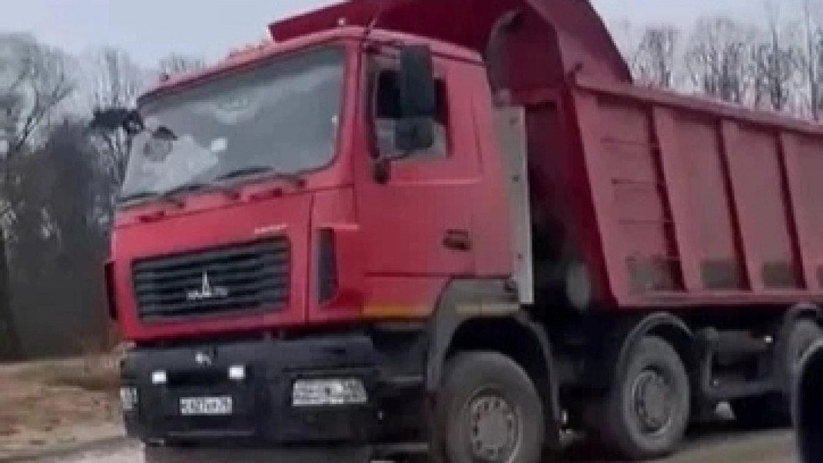  В Ростовском районе грузовики разбили сельскую дорогу