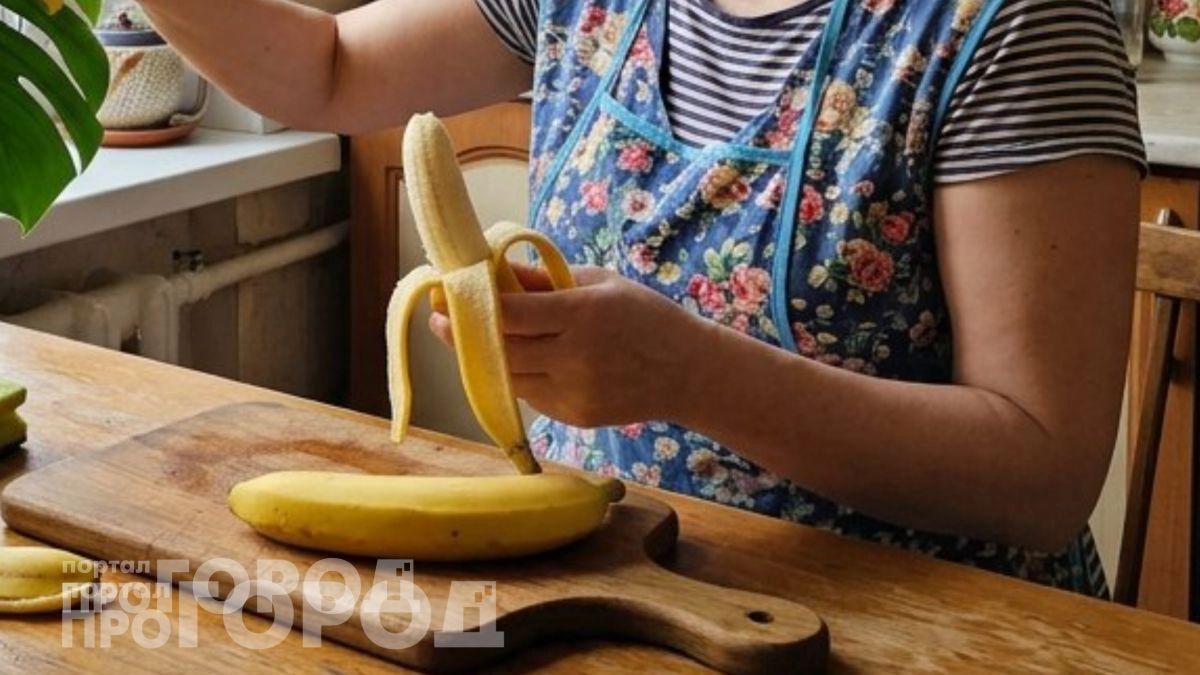 Перестаньте выбрасывать банановую кожуру: этот кухонный мусор легко заменит дорогую бытовую химию в доме