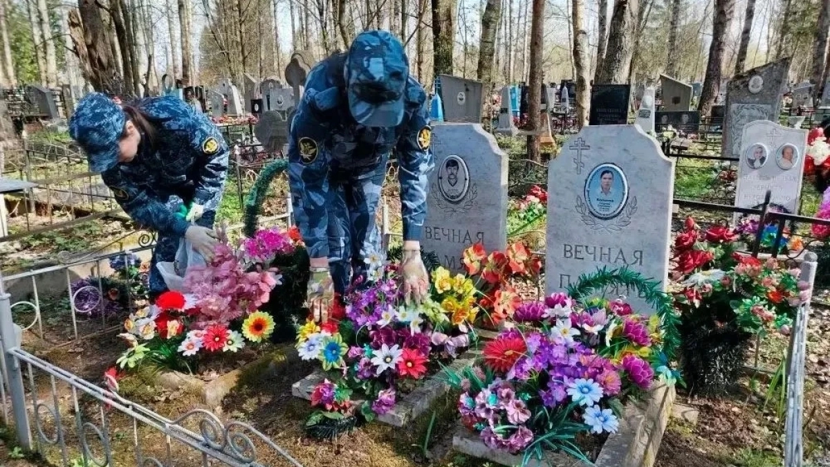 Форма, грабли и память: рыбинское СИЗО-2 выходит в караул у могил ветеранов